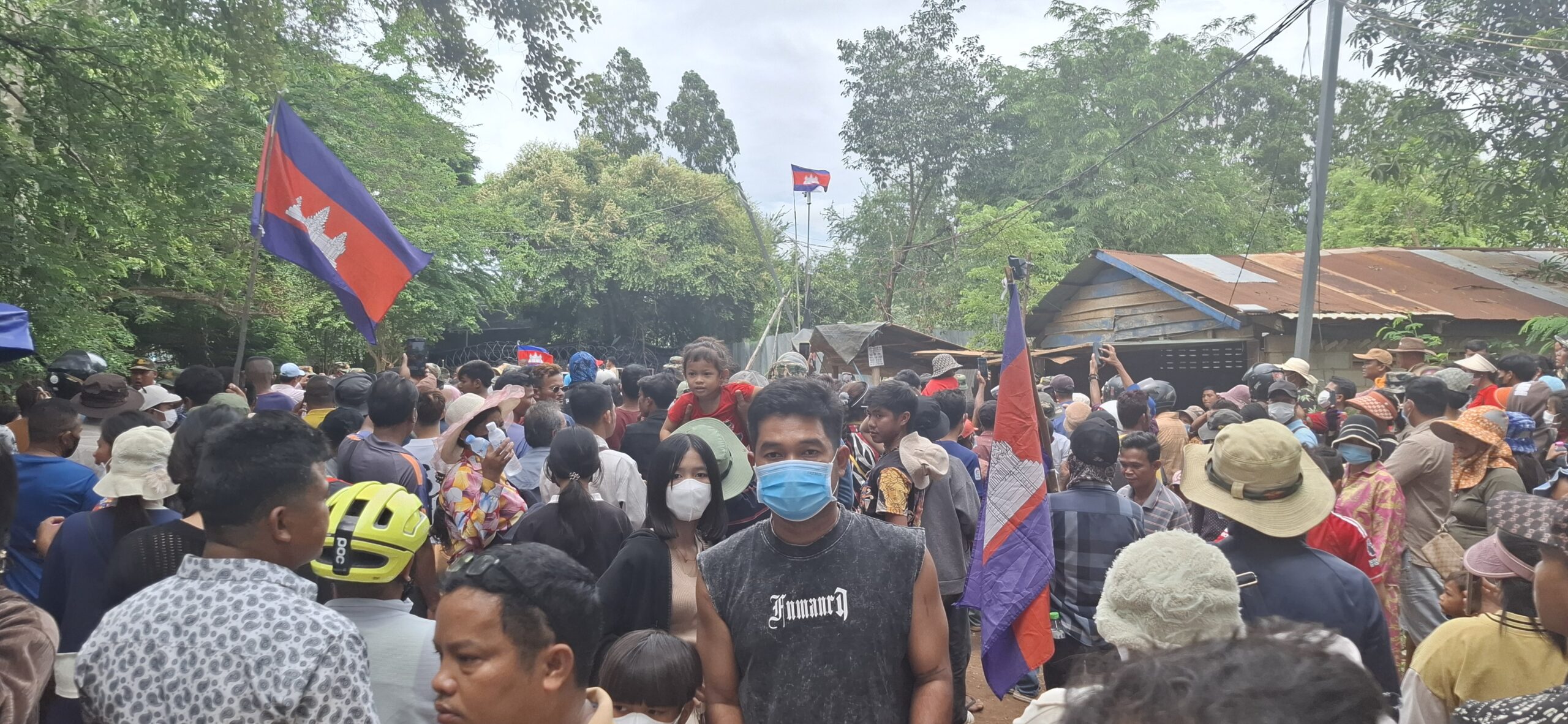 Civilians visit the disputed village en masse in between Cambodia's Banteay Meanchey province and Thailand's Sa Kaeo province on Aug. 26, 2025. (Danielle Keeton-Olsen/Mekong Independent/Creative Commons)